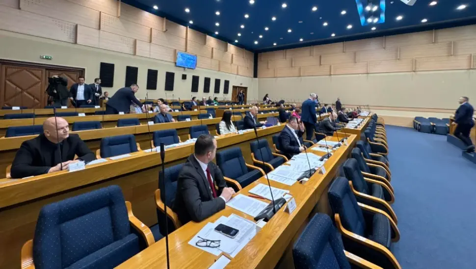 Posebna sjednica NSRS: Nastavljena rasprava o povećanju plata budžetskim korisnicima